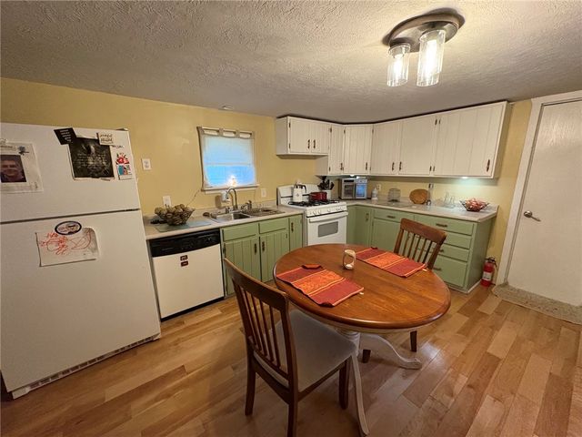 50 Sandy Brook Dr, Hamlin, NY 14464