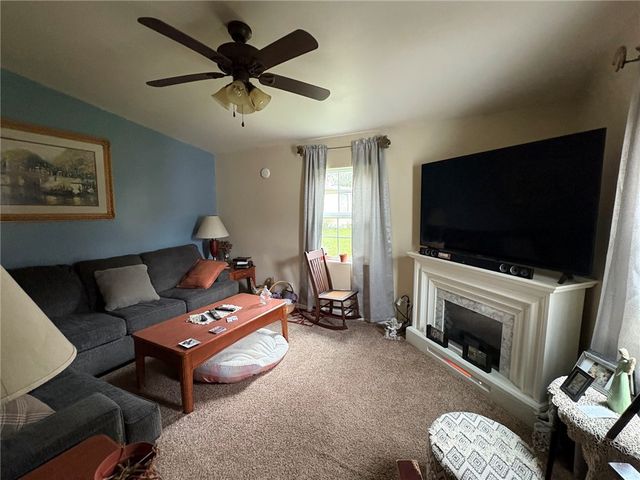 50 Sandy Brook Dr, Hamlin, NY 14464