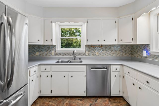 236 Lakeshore Circle, Rogersville, TN 37857