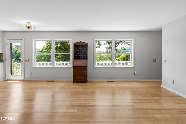 236 Lakeshore Circle, Rogersville, TN 37857