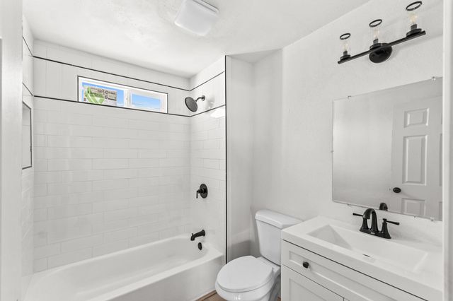 207 Pleasant Street, Lindsay, CA 93247