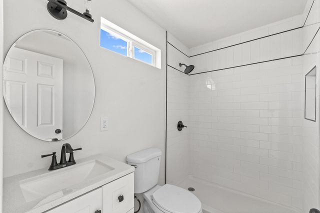 207 Pleasant Street, Lindsay, CA 93247