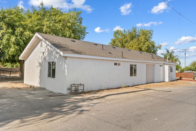 207 Pleasant Street, Lindsay, CA 93247