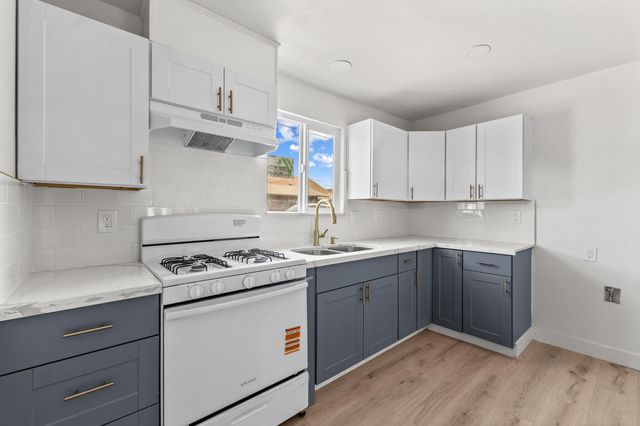 207 Pleasant Street, Lindsay, CA 93247