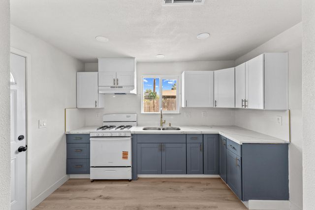 207 Pleasant Street, Lindsay, CA 93247