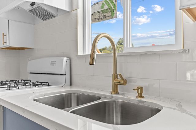 207 Pleasant Street, Lindsay, CA 93247