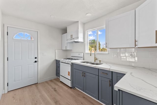 207 Pleasant Street, Lindsay, CA 93247