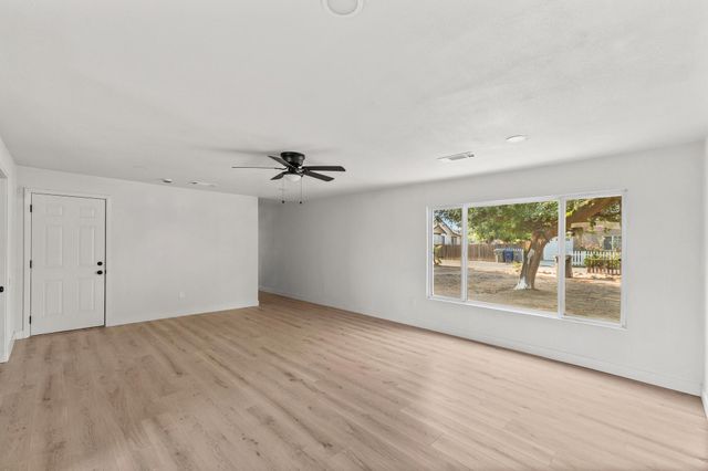 207 Pleasant Street, Lindsay, CA 93247