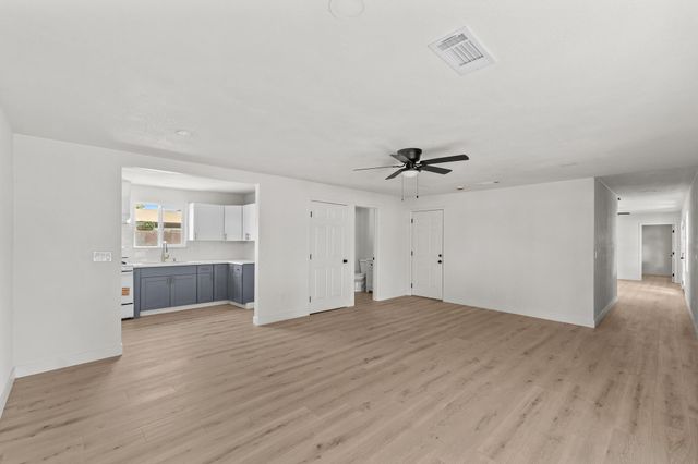 207 Pleasant Street, Lindsay, CA 93247