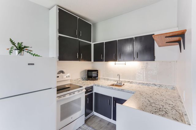 110212 Village Road, Chaska, MN 55318