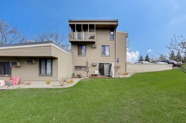 110212 Village Road, Chaska, MN 55318