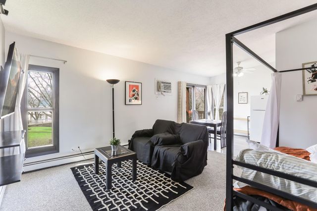 110212 Village Road, Chaska, MN 55318