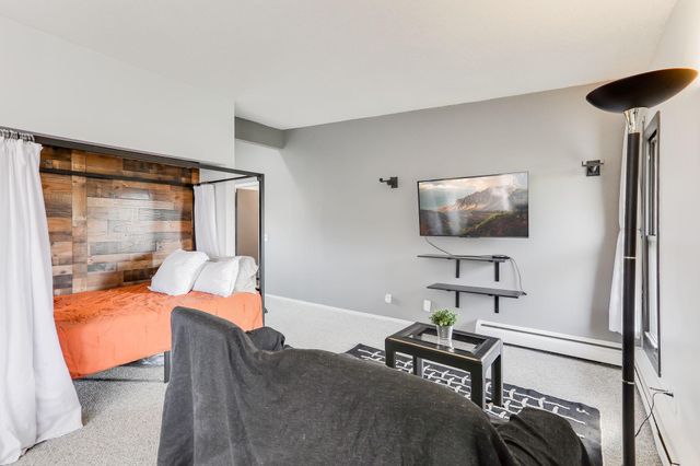 110212 Village Road, Chaska, MN 55318