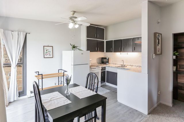 110212 Village Road, Chaska, MN 55318