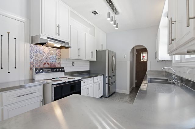 2516 Shirley Avenue, Fort Worth, TX 76109