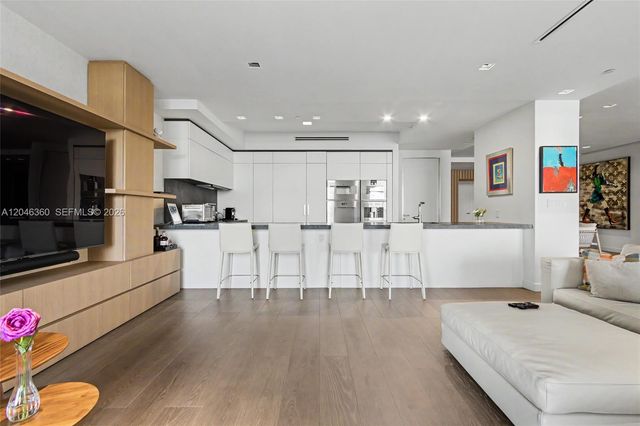 7042 Fisher Island Drive 7042, Miami Beach, FL 33109