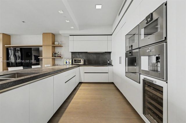 7042 Fisher Island Drive 7042, Miami Beach, FL 33109