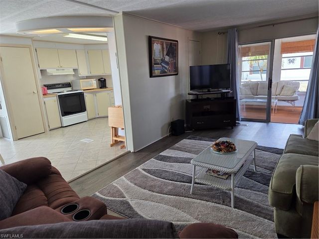 561 Winning WAY, North Fort Myers, FL 33917