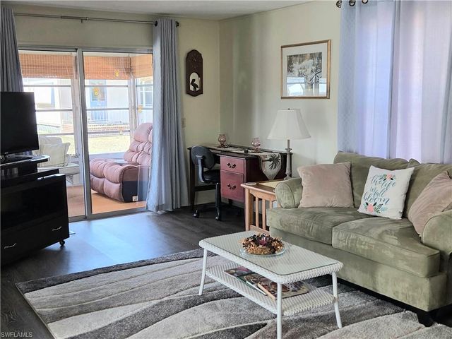 561 Winning WAY, North Fort Myers, FL 33917