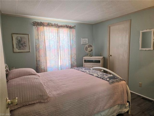 561 Winning WAY, North Fort Myers, FL 33917