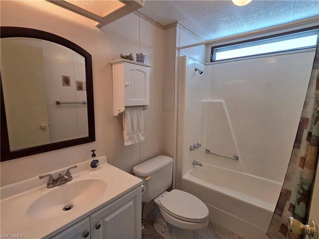 561 Winning WAY, North Fort Myers, FL 33917