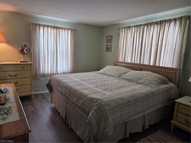 561 Winning WAY, North Fort Myers, FL 33917