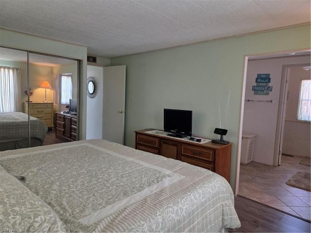 561 Winning WAY, North Fort Myers, FL 33917