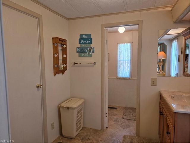 561 Winning WAY, North Fort Myers, FL 33917