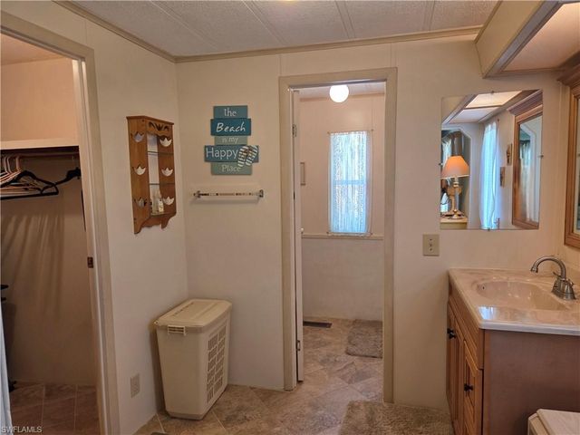 561 Winning WAY, North Fort Myers, FL 33917