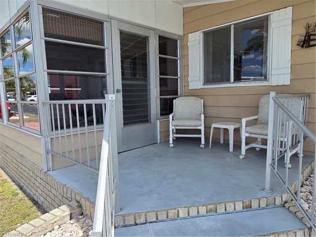 561 Winning WAY, North Fort Myers, FL 33917