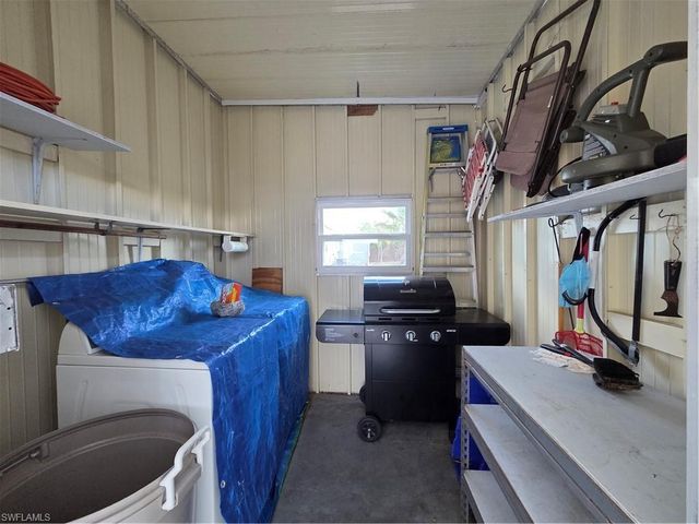 561 Winning WAY, North Fort Myers, FL 33917