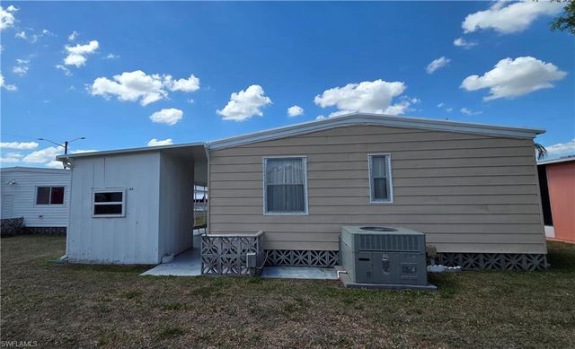 561 Winning WAY, North Fort Myers, FL 33917