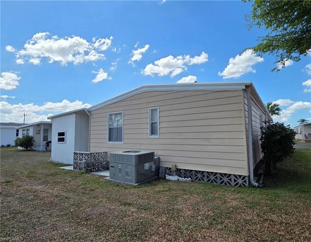 561 Winning WAY, North Fort Myers, FL 33917