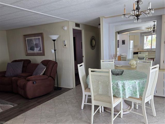 561 Winning WAY, North Fort Myers, FL 33917