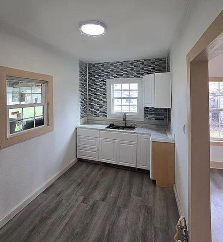 716 S 13th St, Frederick, OK 73542