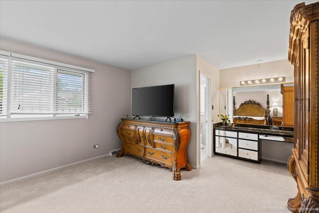 9213 S 83rd Court, Hickory Hills, IL 60457