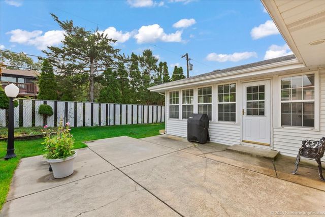 9213 S 83rd Court, Hickory Hills, IL 60457