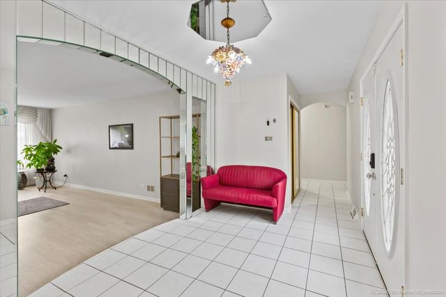 9213 S 83rd Court, Hickory Hills, IL 60457