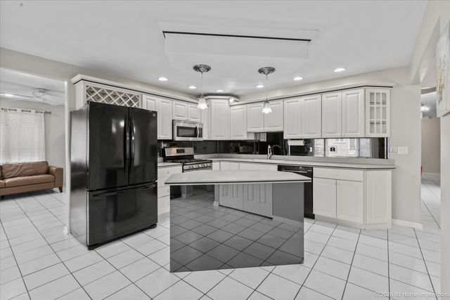 9213 S 83rd Court, Hickory Hills, IL 60457