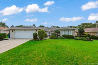 9213 S 83rd Court, Hickory Hills, IL 60457