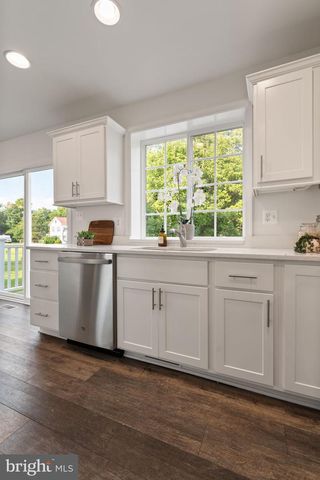 14 S LOCUST ST, Round Hill, VA 20141