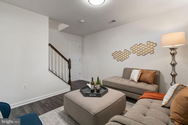 14 S LOCUST ST, Round Hill, VA 20141