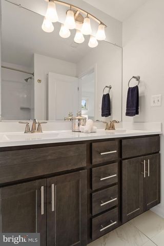 14 S LOCUST ST, Round Hill, VA 20141