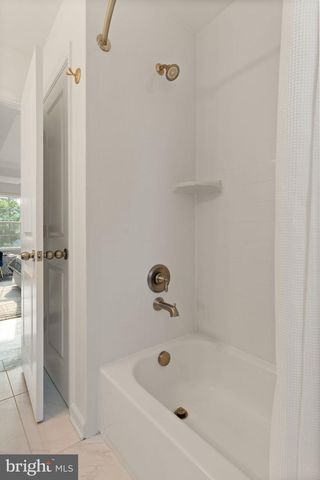 14 S LOCUST ST, Round Hill, VA 20141