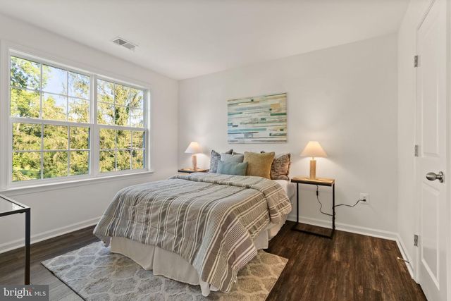 14 S LOCUST ST, Round Hill, VA 20141