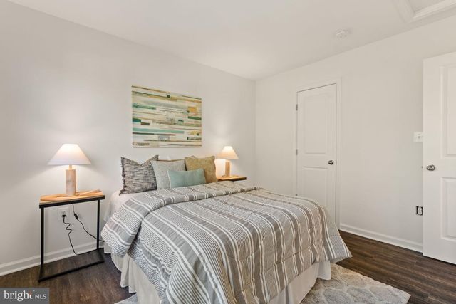 14 S LOCUST ST, Round Hill, VA 20141