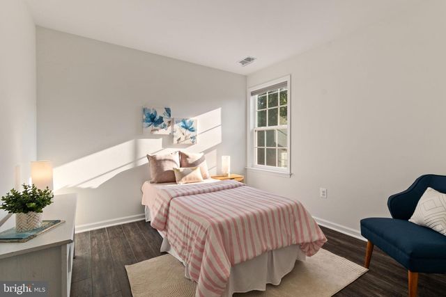 14 S LOCUST ST, Round Hill, VA 20141