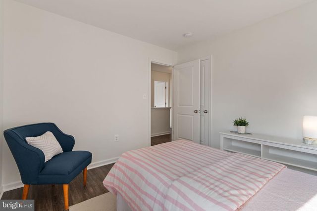 14 S LOCUST ST, Round Hill, VA 20141