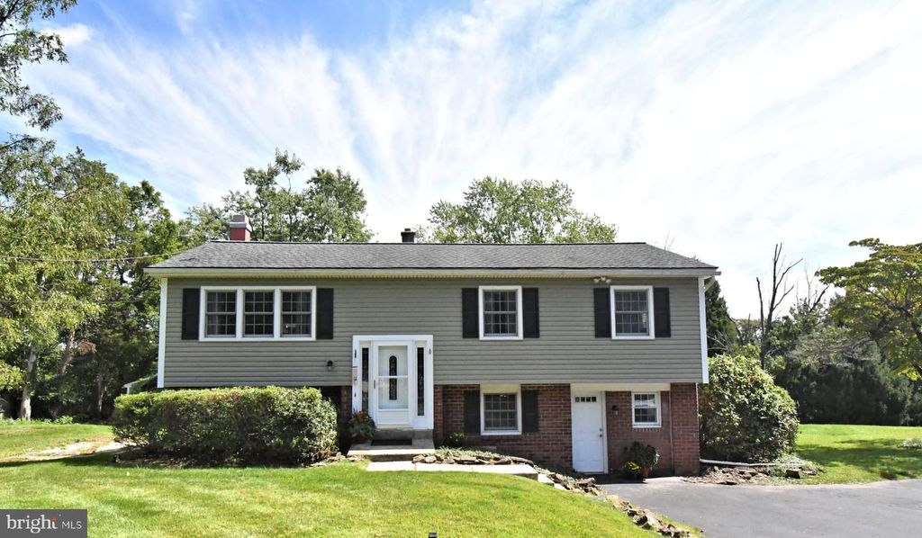 266 LEVEL RD, COLLEGEVILLE, PA 19426 — exterior