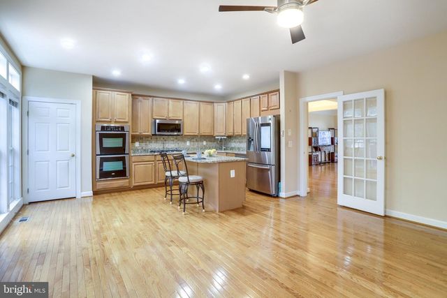 4694 HELEN WINTER TER, Alexandria, VA 22312